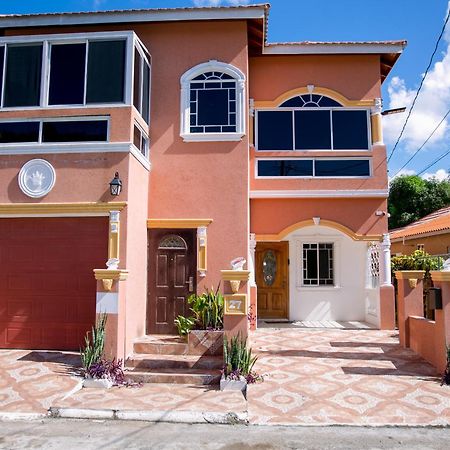 Royal Vybez Vacation Homes Spanish Town Екстериор снимка