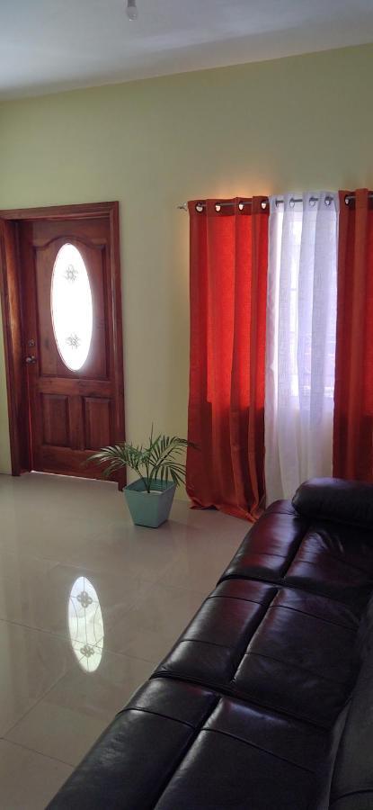 Royal Vybez Vacation Homes Spanish Town Екстериор снимка